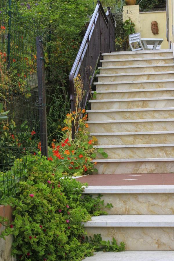 Bed & Breakfast Lighea Giardini Naxos Exterior photo